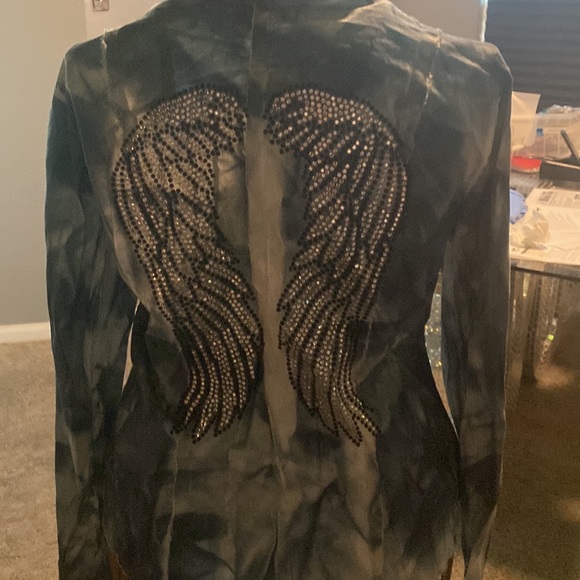 Large button up fit like a small medium run small - Picture 2 of 6